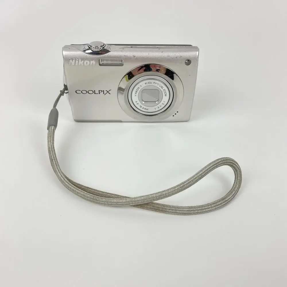 Nikon COOLPIX S4000 12.0MP Digital Camera Silver - FOR PARTS LENS ERROR
